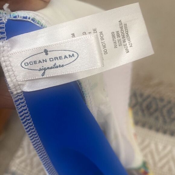 Ocean Dream Floral Swimsuit Top 26W - Picture 6 of 8